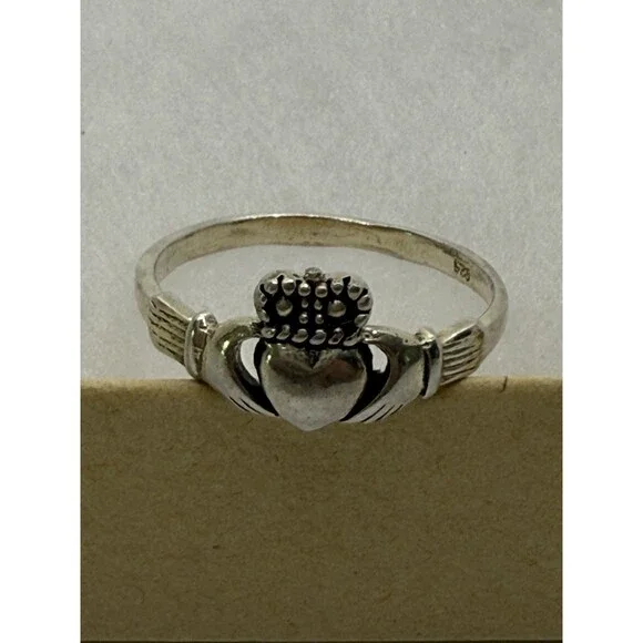 Vintage 925 Sterling Silver Claddagh Ring Size 7.5 Stands for Love, Loyalty - Picture 7 of 14